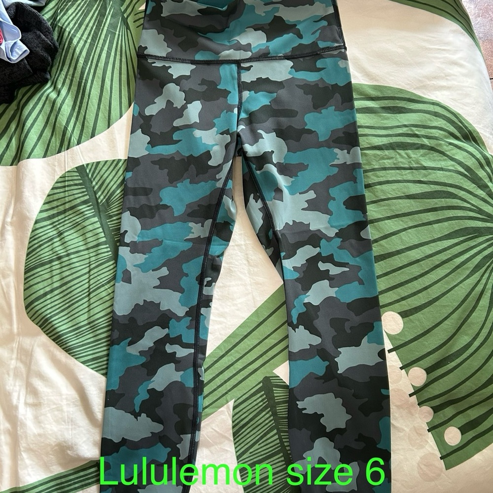 Lululemon Athletica Green and Black Leggings